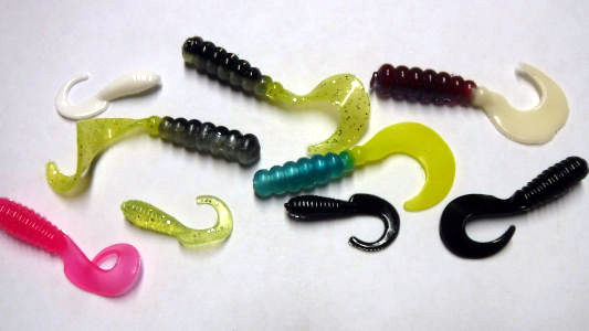 different curly tail grubs on table