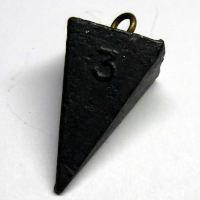 upclose photo of a pyramid sinker